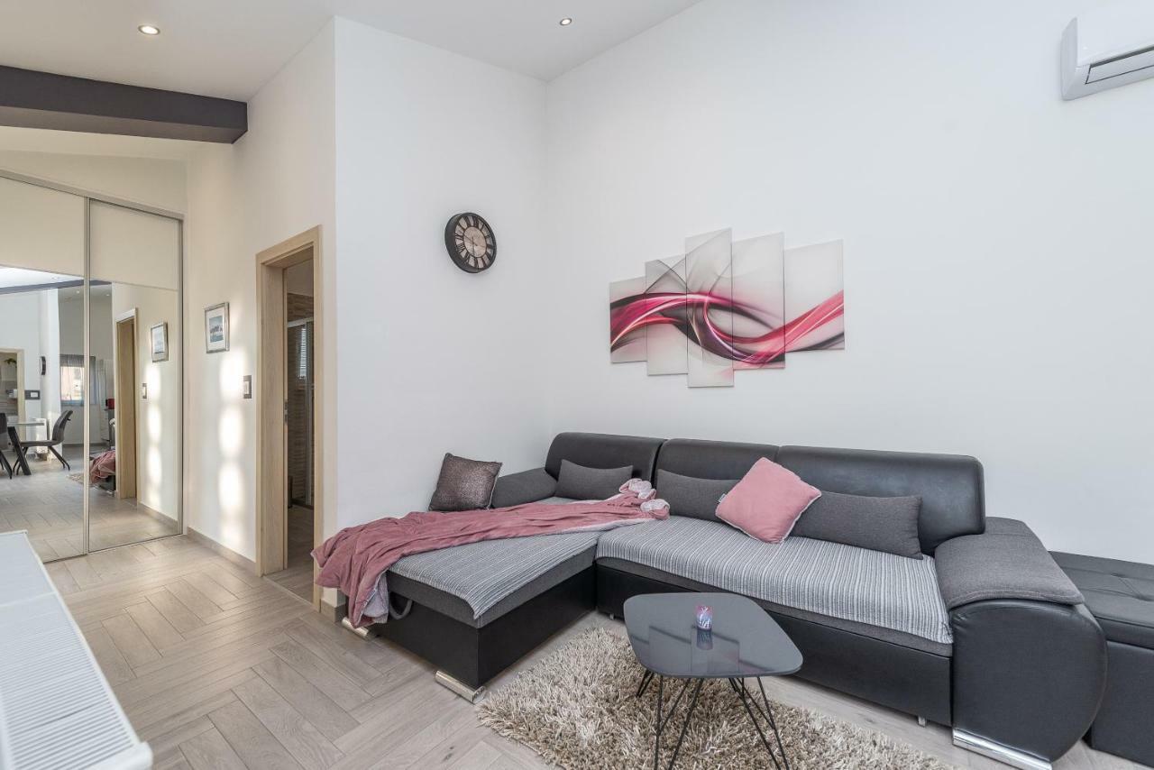 Apartments Luky ซาดาร์ ภายนอก รูปภาพ