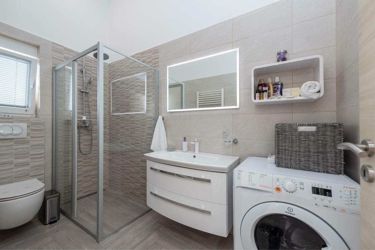 Apartments Luky ซาดาร์ ภายนอก รูปภาพ